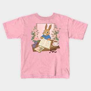 Rabbit Bunny with Books and Coffee Book Nerd Mom Booktok Kids T-Shirt